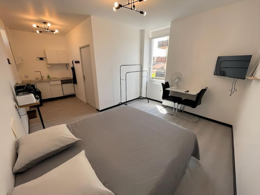 Studio B2 20M2 Cosy 5Min A Pied Des Gares Roanne Eksteriør billede